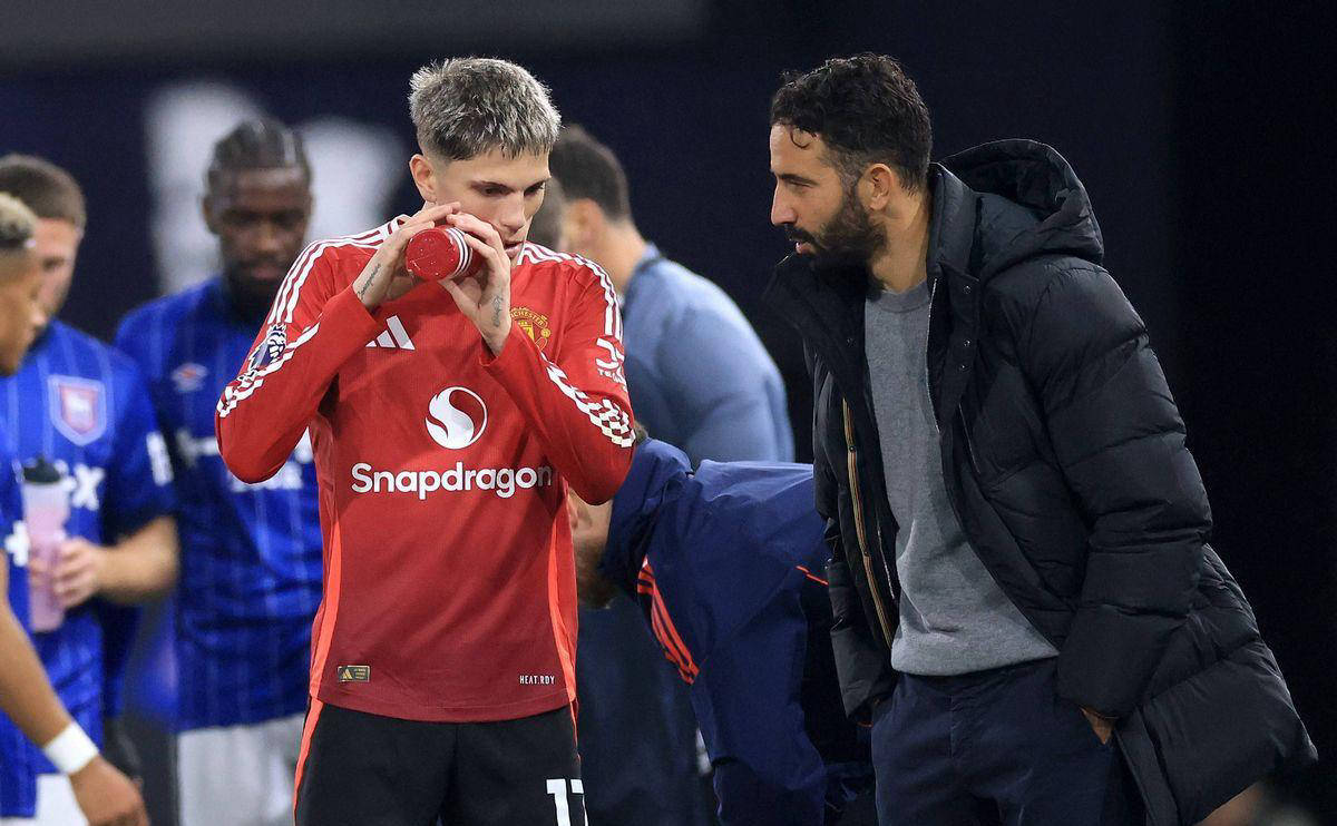 加纳乔拒绝离开欧洲，曼联标价吓退潜在买家