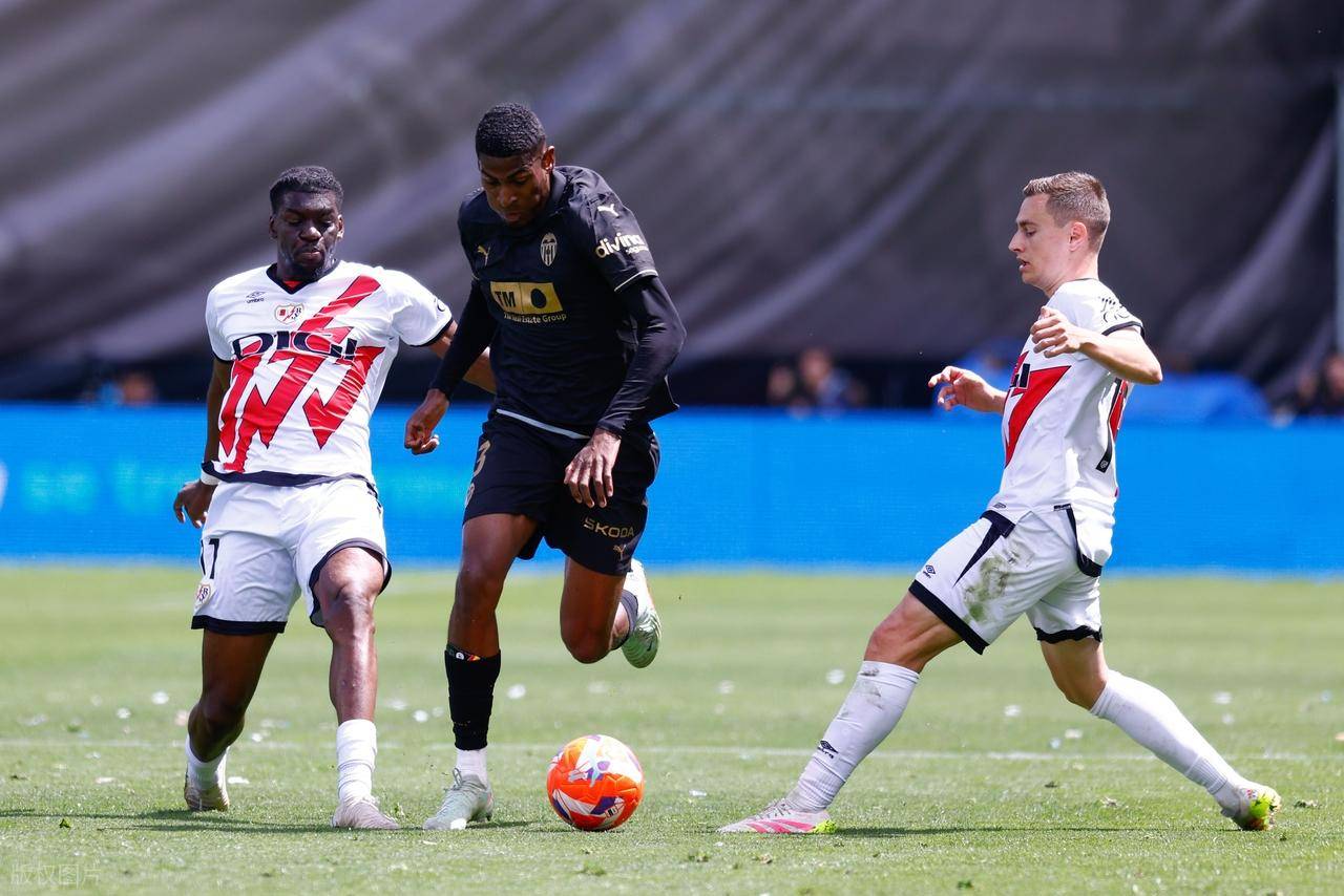 阿森纳同意签下瓦伦西亚后卫