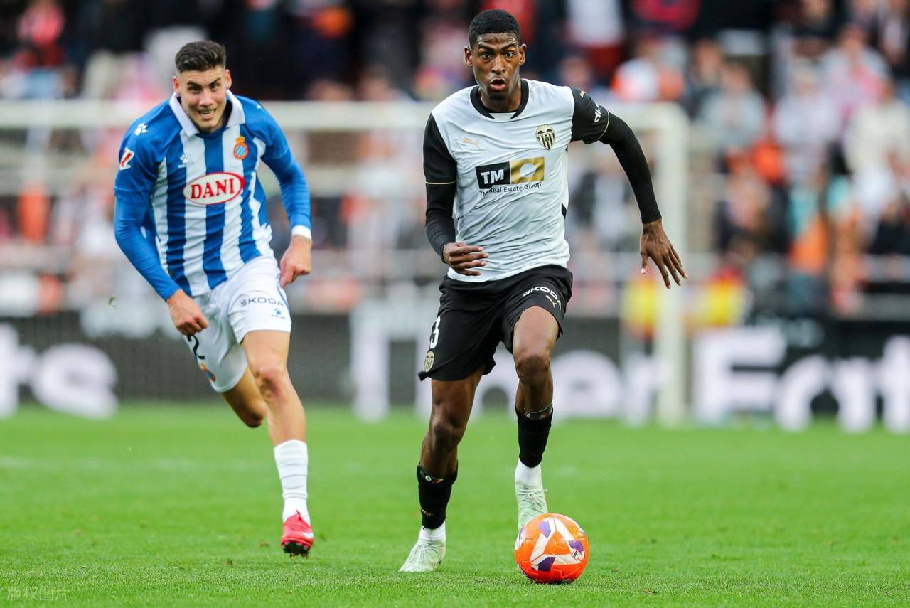 阿森纳同意签下瓦伦西亚后卫