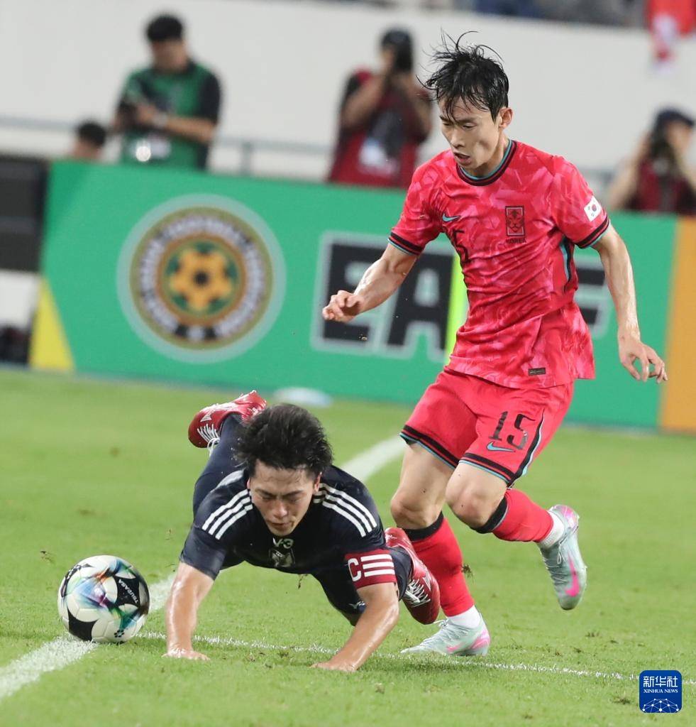 足球——东亚杯：日本队获得冠军