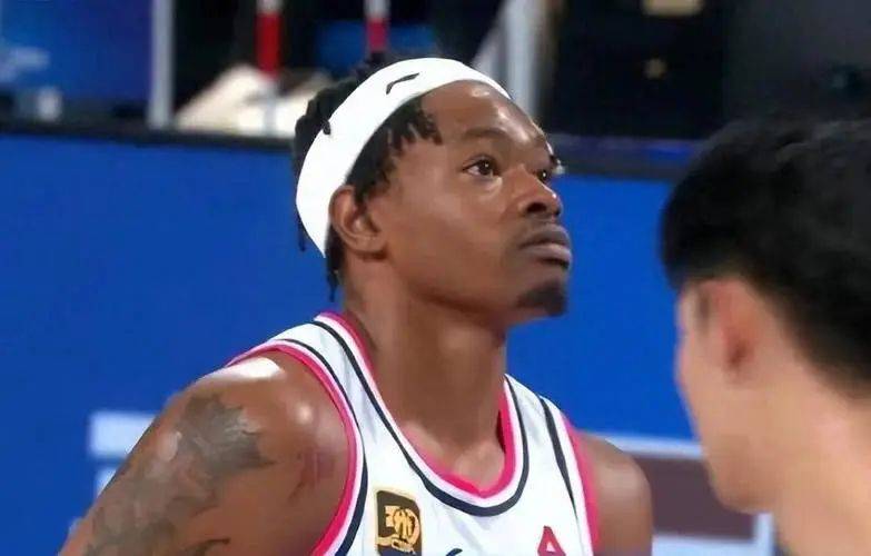 前CBA外援成逆转奇兵：阿姆斯18分+制胜抢断 火箭避免五连败