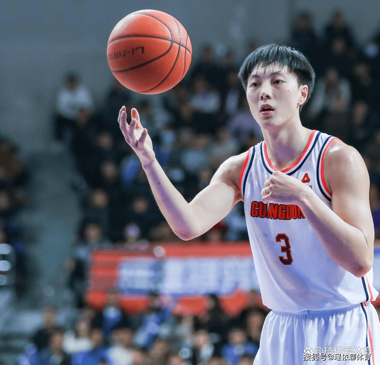 CBA风云：广东签约顶级外援，后场三剑客合体，朱芳雨就是厉害