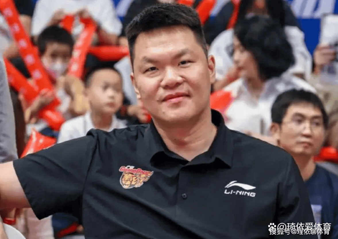 CBA风云：广东签约顶级外援，后场三剑客合体，朱芳雨就是厉害