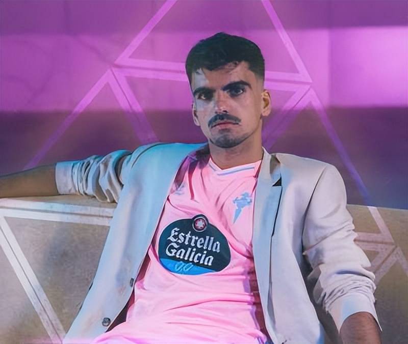 塞尔塔维戈发布25/26赛季第三件球衣