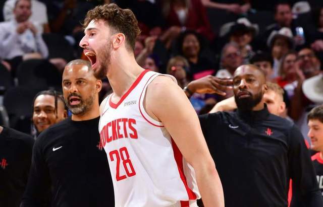 轮换第11人到位，火箭队8+2后卫防守拉满，搭档谢泼德，二阵缺射手