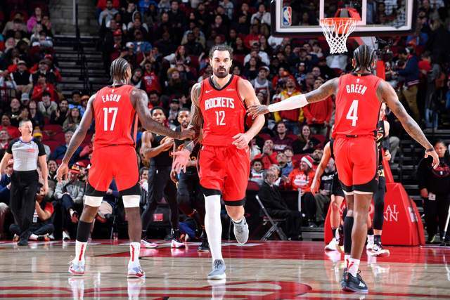 轮换第11人到位，火箭队8+2后卫防守拉满，搭档谢泼德，二阵缺射手