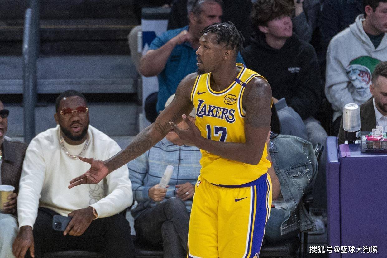 1年308万签后卫，火箭队只花230万？联盟送78万大礼，斯通真精明