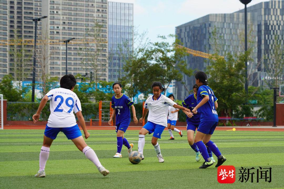 2025南京市校园足球精英训练营交流赛 江北新区校园足球包揽一冠三亚！