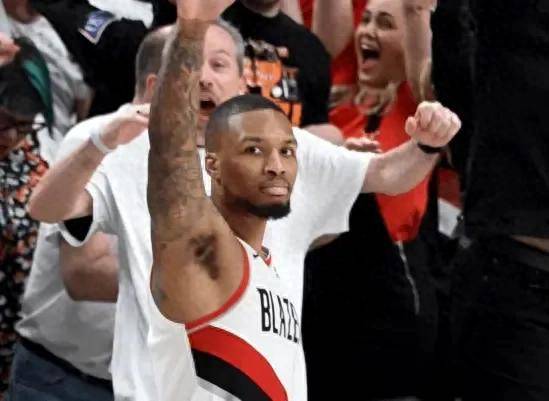 回归！利拉德三年4200万美元回到波特兰开拓者