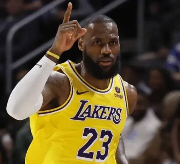 NBA湖人队里弗斯为何反水詹姆斯？