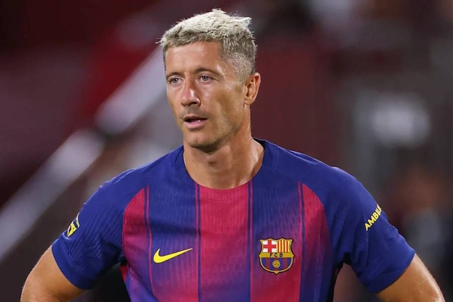 巴塞罗那锋线告急！莱万旧伤复发，两替补救火存疑