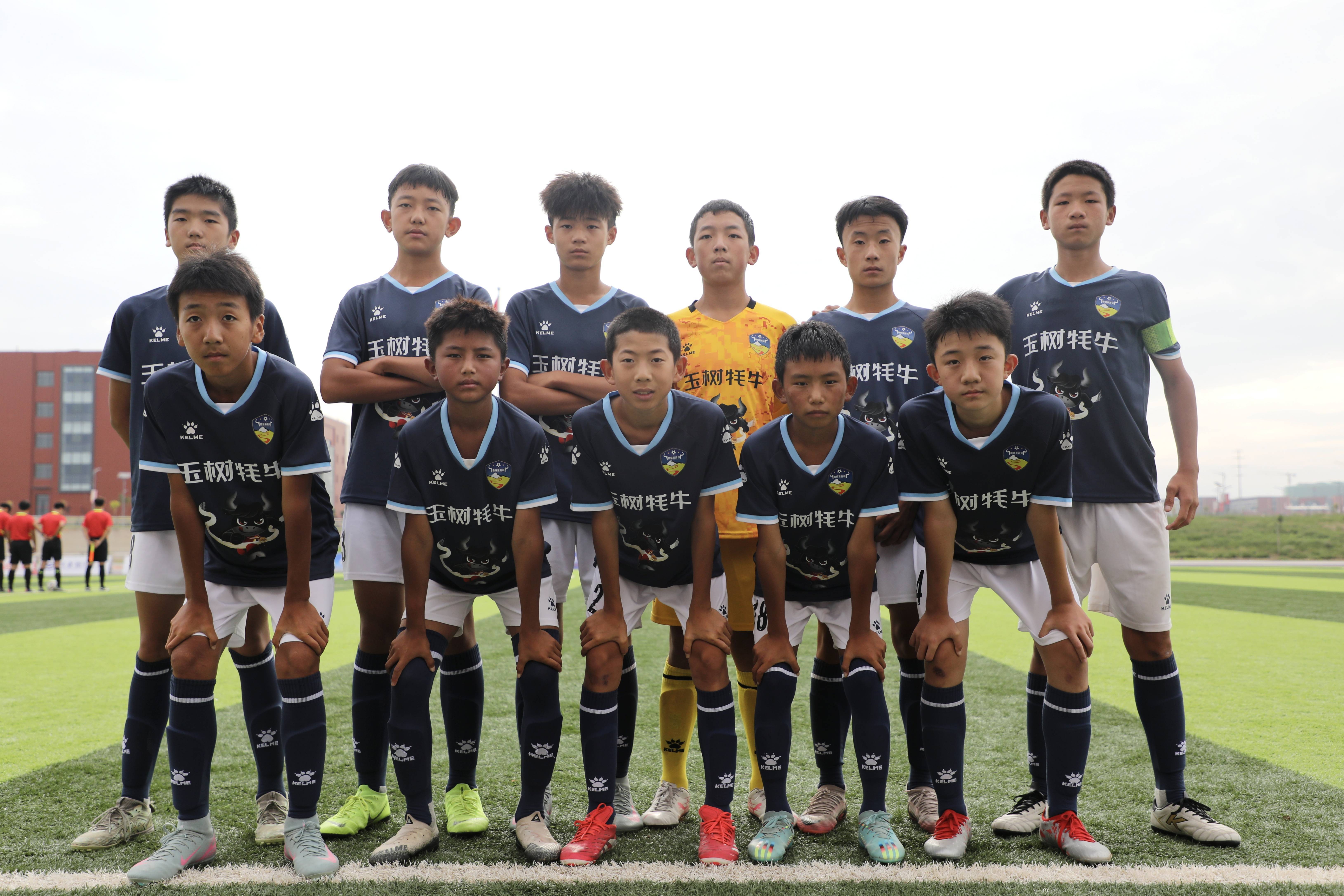 （体育）高原追风少年：从“牛粪足球”到黄河赛场