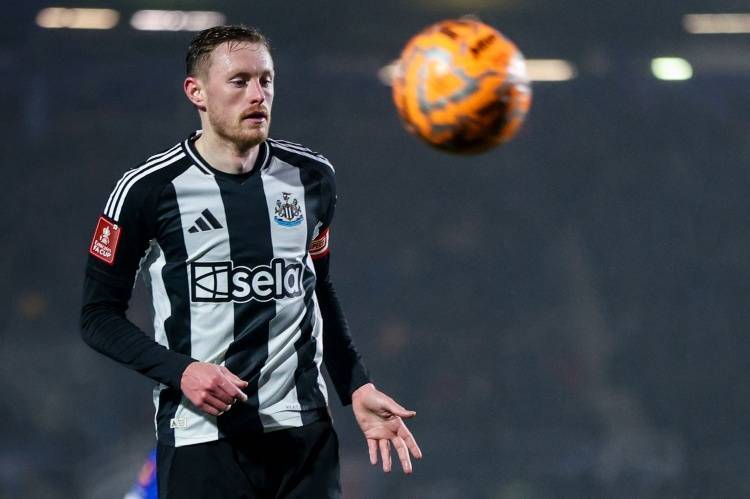 TA：利兹联总价1200万镑报价朗斯塔夫，纽卡尚未回复