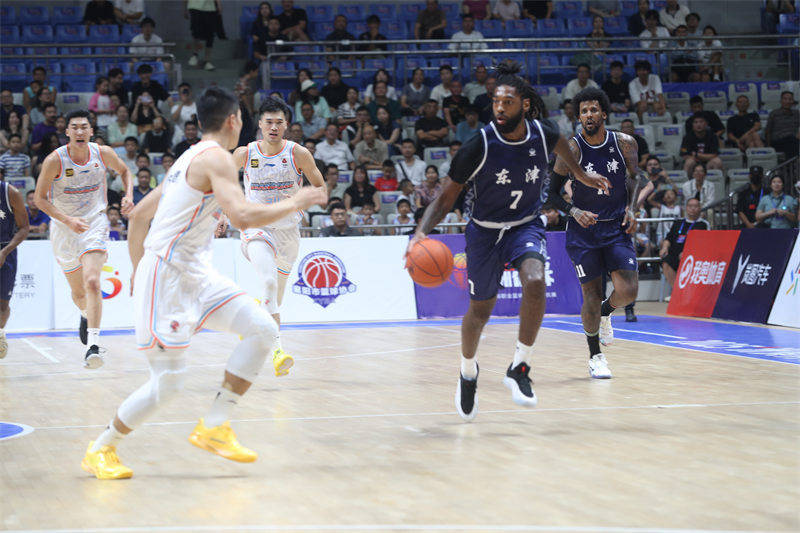 洲俱杯国际职业篮球俱乐部对抗赛（东津杯·襄阳站）举行