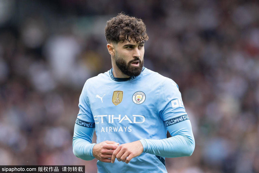 曝曼城铁卫格瓦网恋被骗 对方偷盗美女照片与他热聊