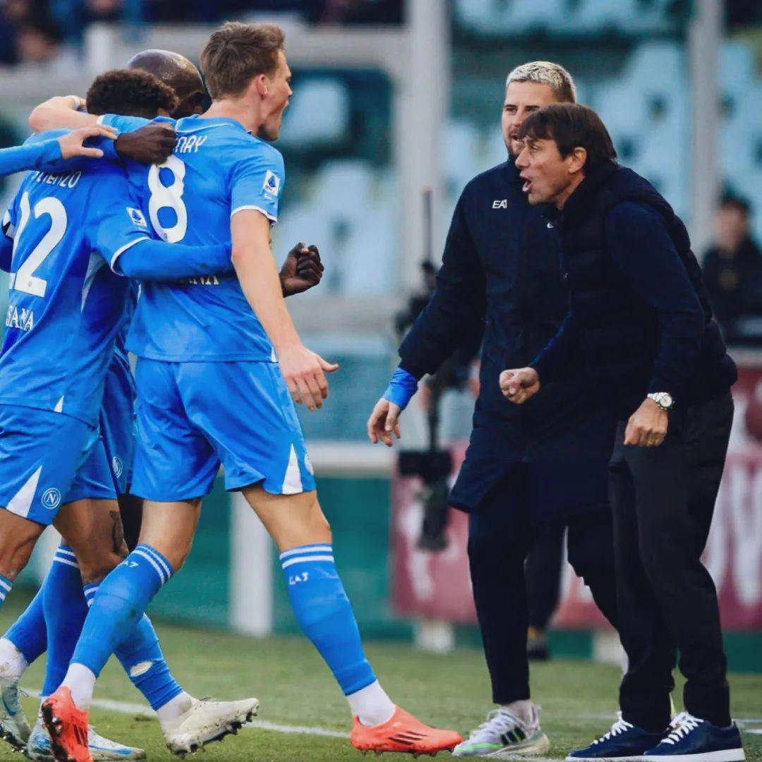 曝霍伊伦德离开曼联最后障碍！小麦致电游说加盟那不勒斯，拜仁没可能