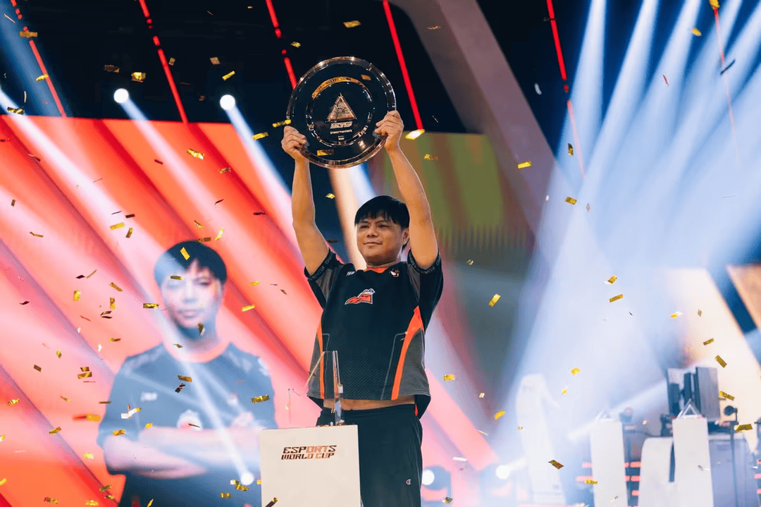 2025电竞世界杯街霸6项目，中国36岁“老将”力克15岁智利新星卫冕