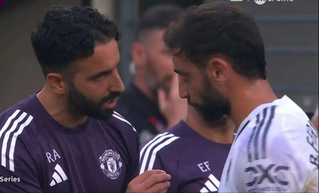 曼聯(lián)昔日大腿如(rú)今变拖累！阿莫林戰(zhàn)术用人自找麻(má)烦，B费去留两难