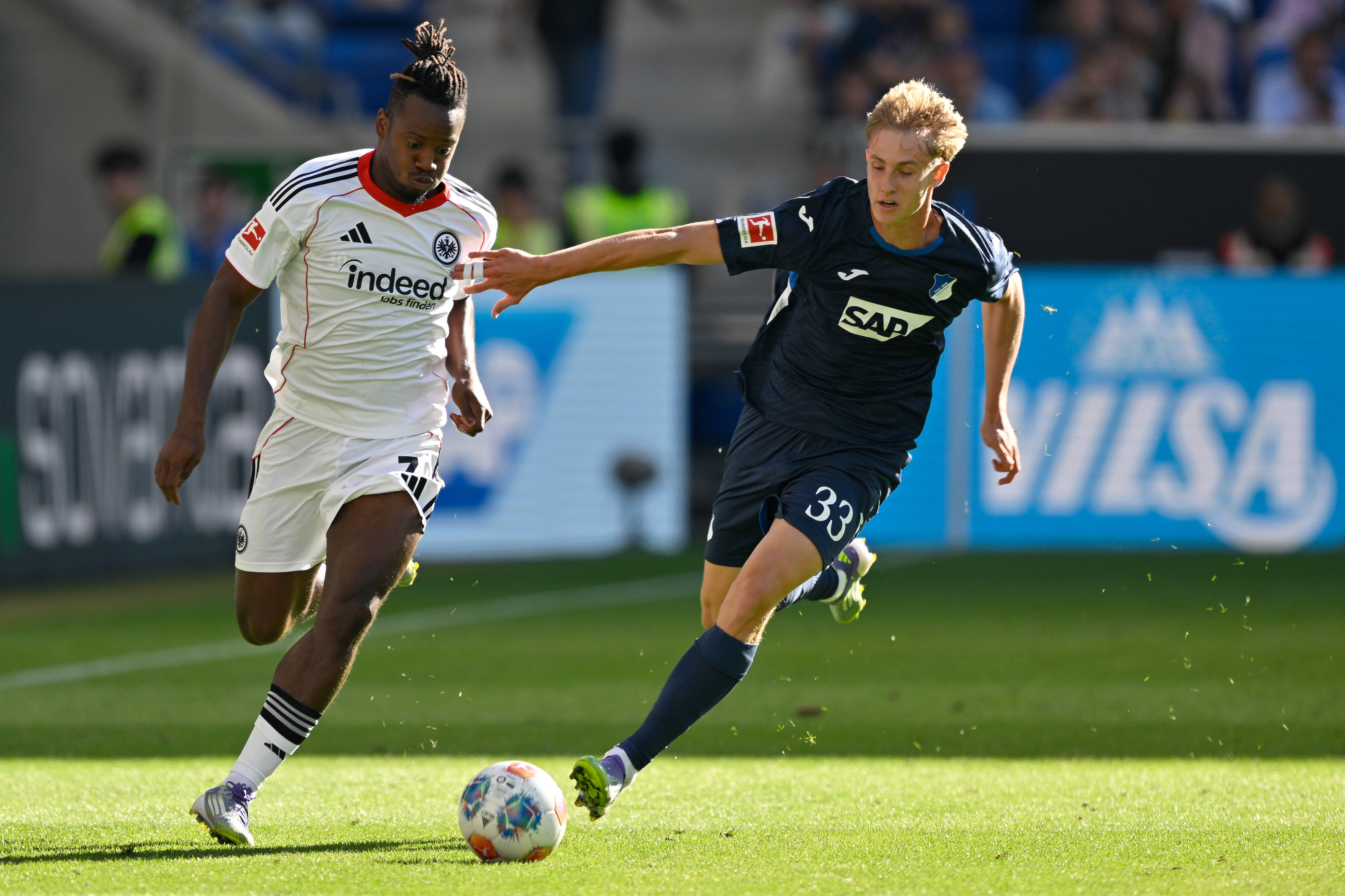 （体育）足球——德甲：法兰克福胜霍芬海姆