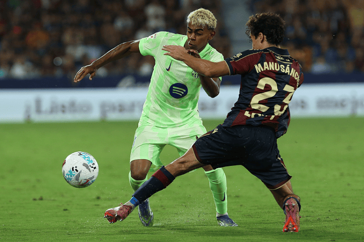 巴萨3-2莱万特 亚马尔造乌龙绝杀