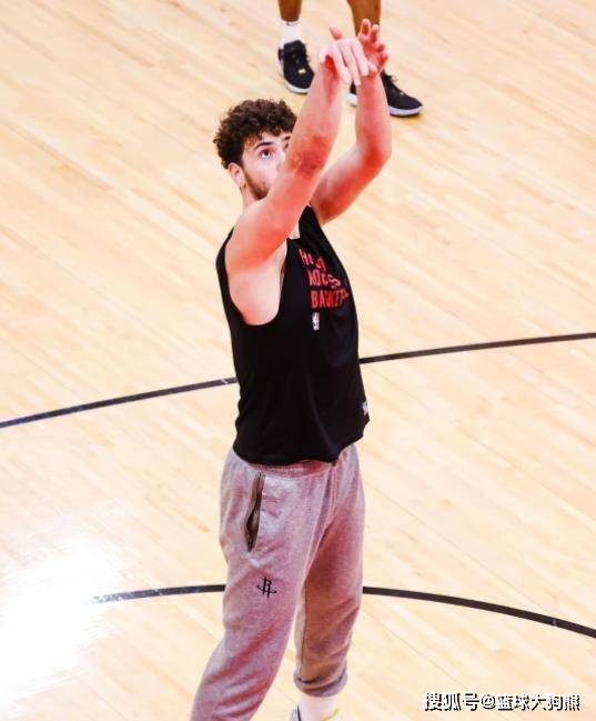 联盟第4+联盟第7！恭喜火箭队，两明星联手，下赛季变身罚球大队