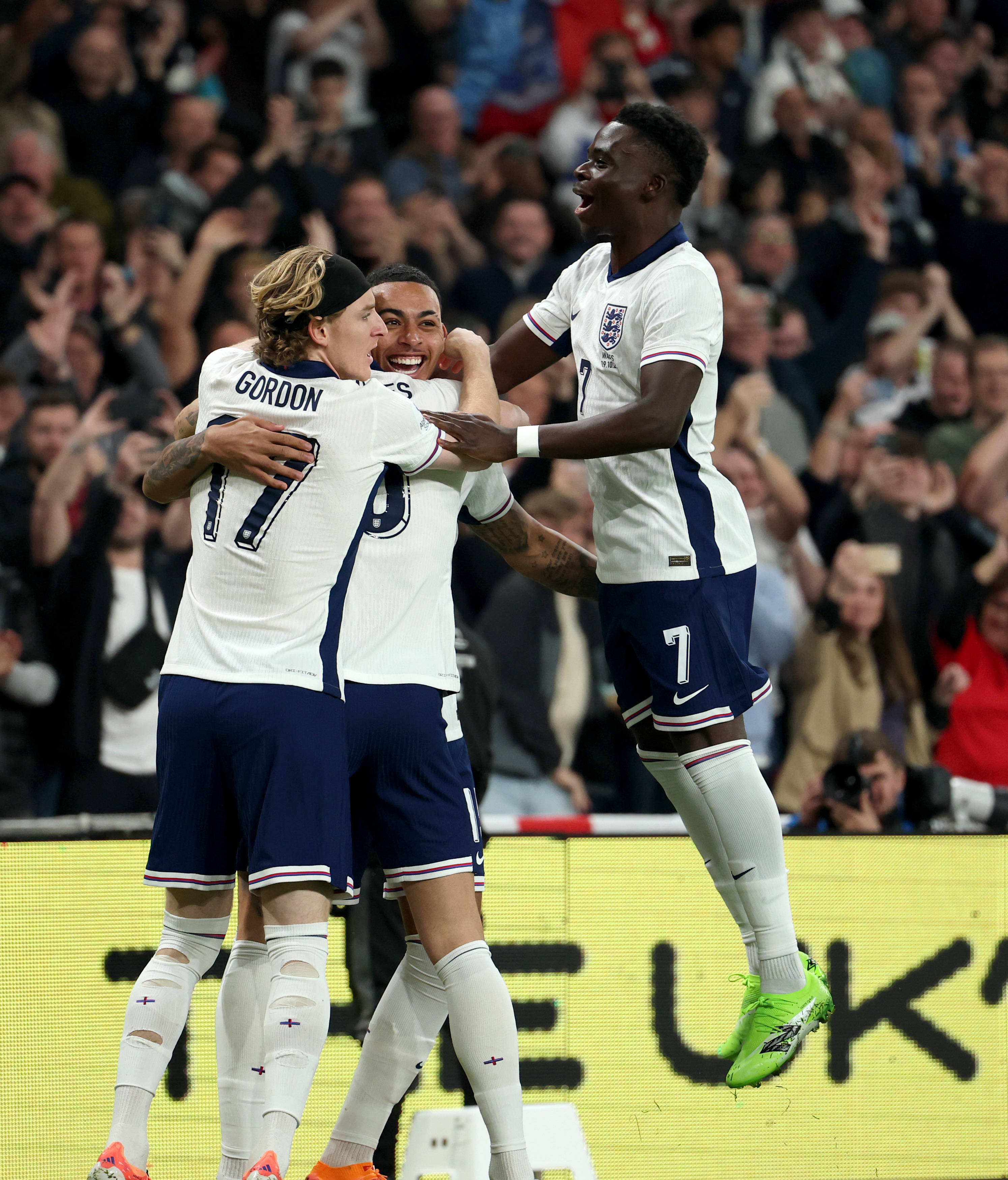 （体育）足球——热身赛：英格兰胜威尔士