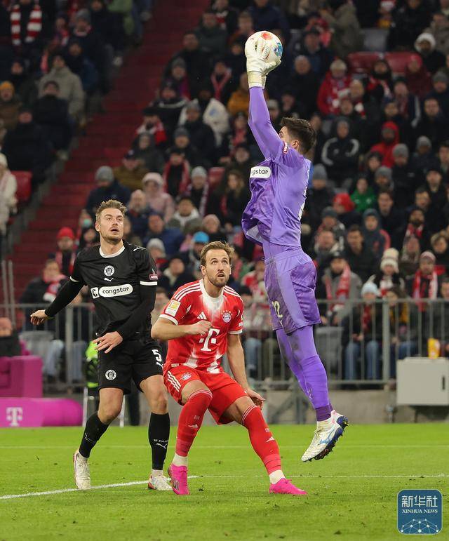 足球｜德甲：拜仁胜圣保利